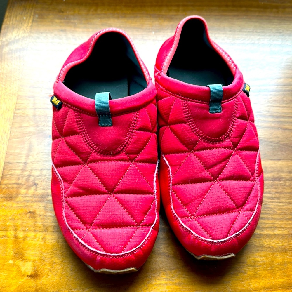 Teva ReEMBER mic slippers size 7